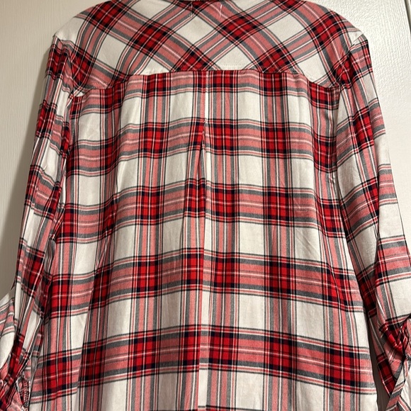 Plaid 1/4 button collared shirt with rolled button sleeve option. - Picture 5 of 8
